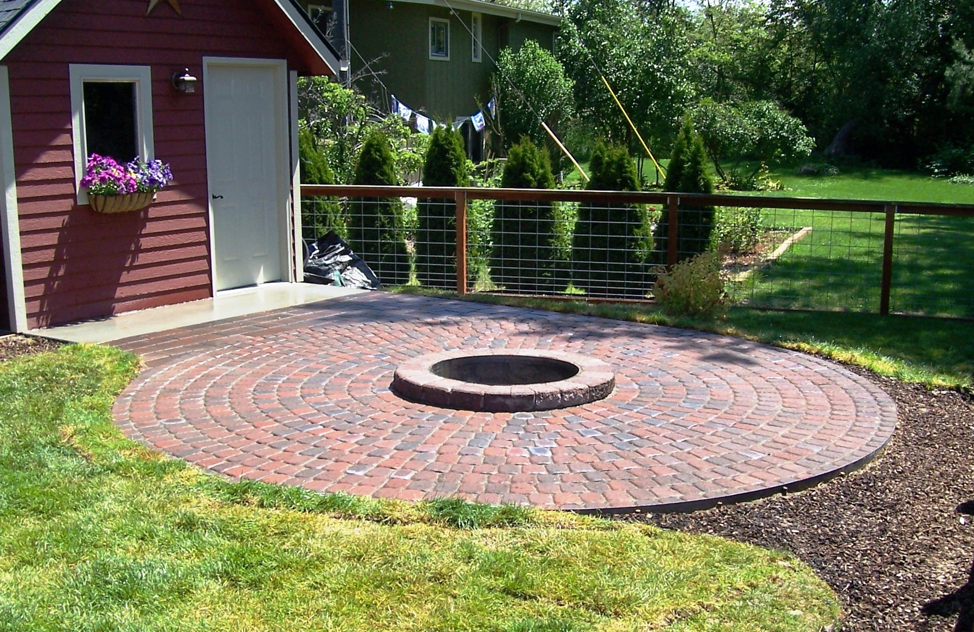 PAVER CONTRACTOR - Concrete, Rock, and Brick Pavers