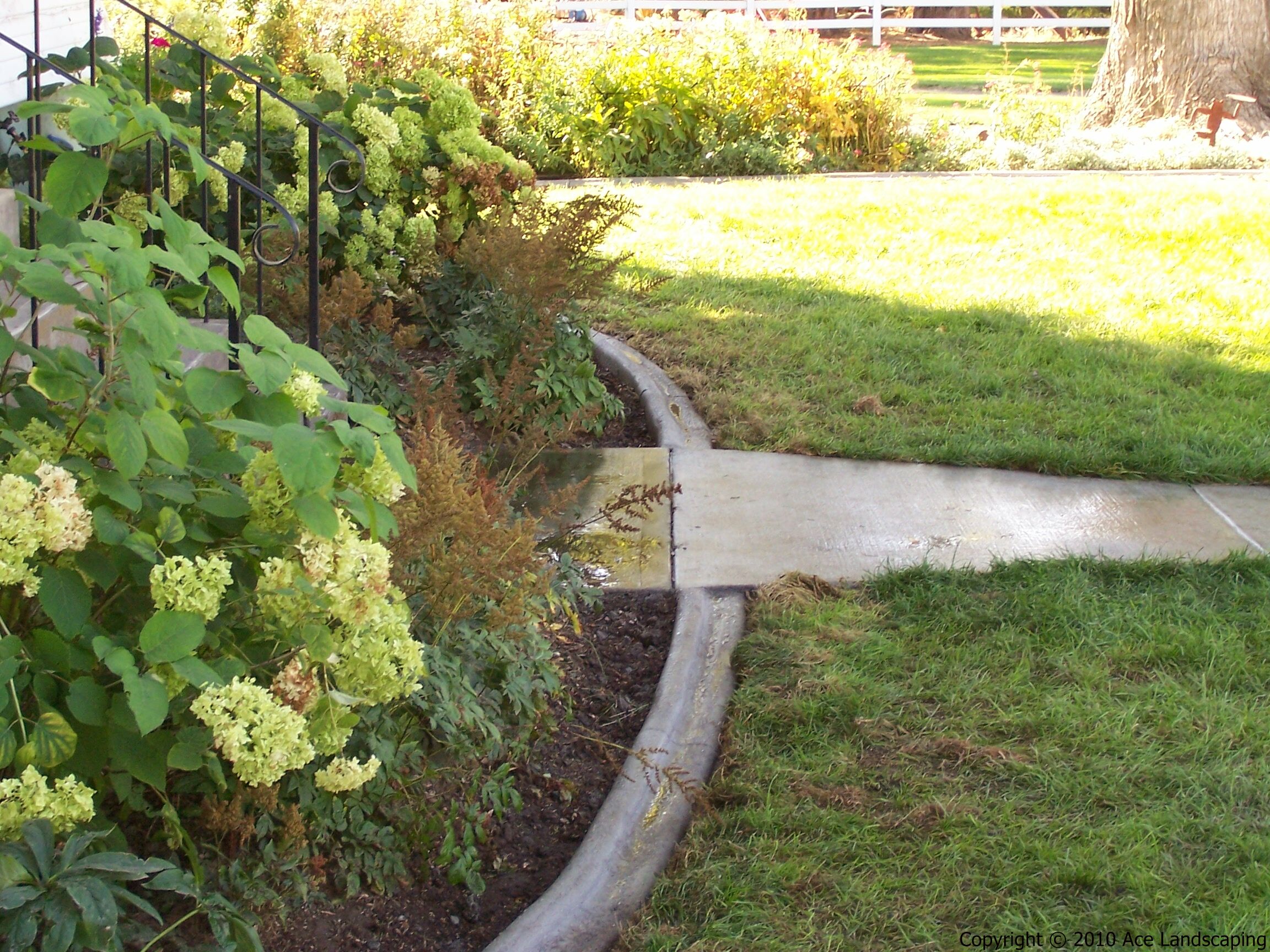 CONCRETE CURBING CONTRACTOR Concrete Landscape Edging & Borders