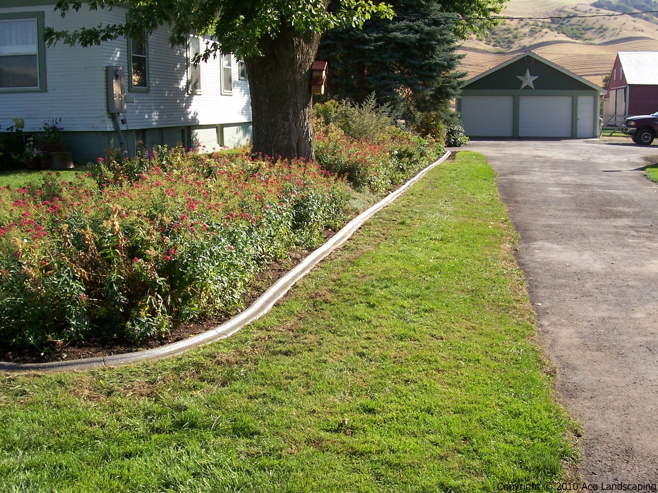 CONCRETE CURBING CONTRACTOR Concrete Landscape Edging & Borders