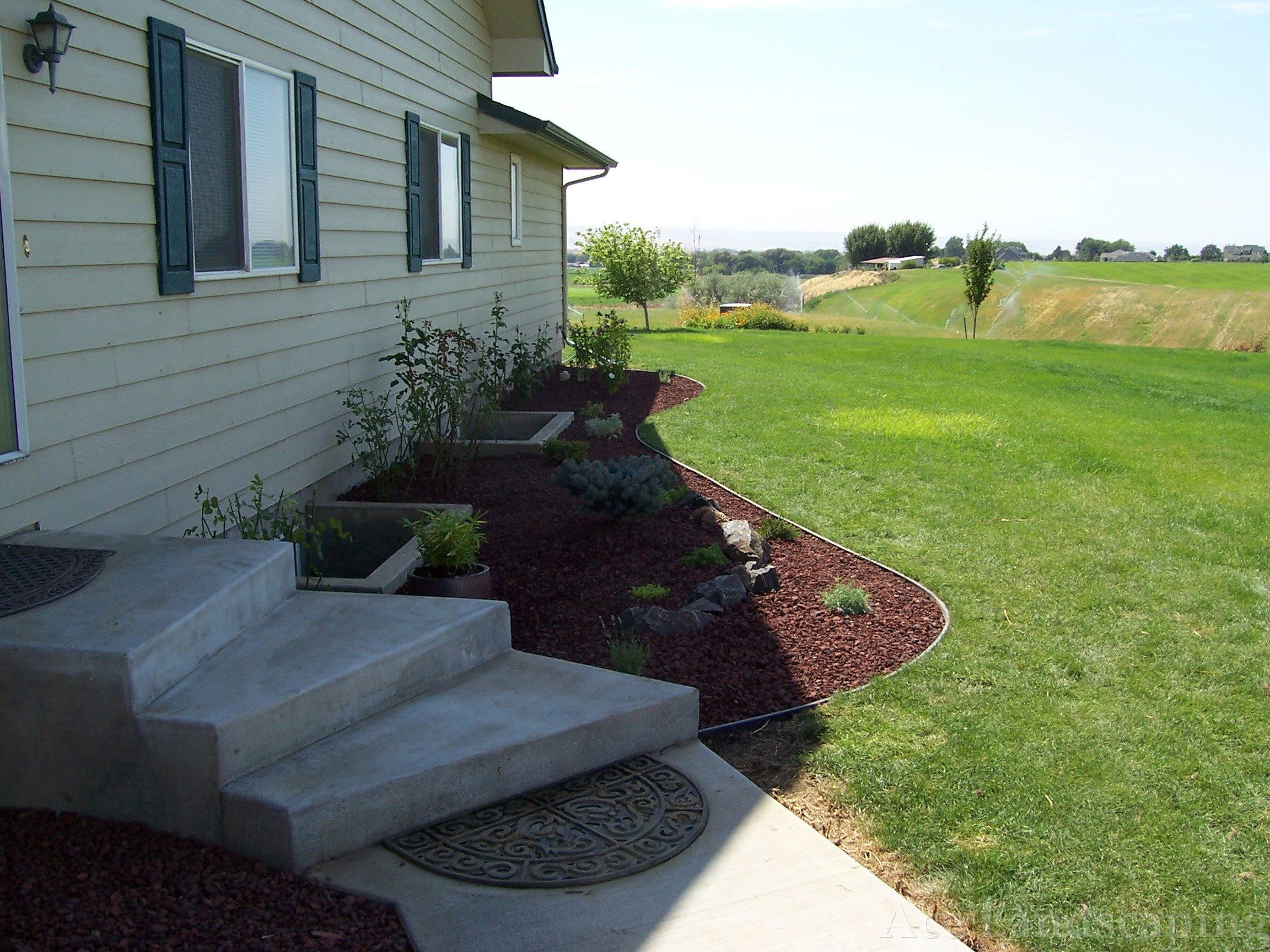 LANDSCAPE MAINTENANCE CONTRACTOR Full Lawn/Yard/Garden Services