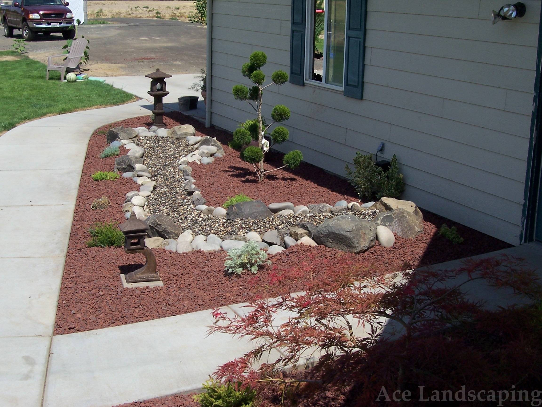 LANDSCAPE MAINTENANCE CONTRACTOR Full Lawn/Yard/Garden Services