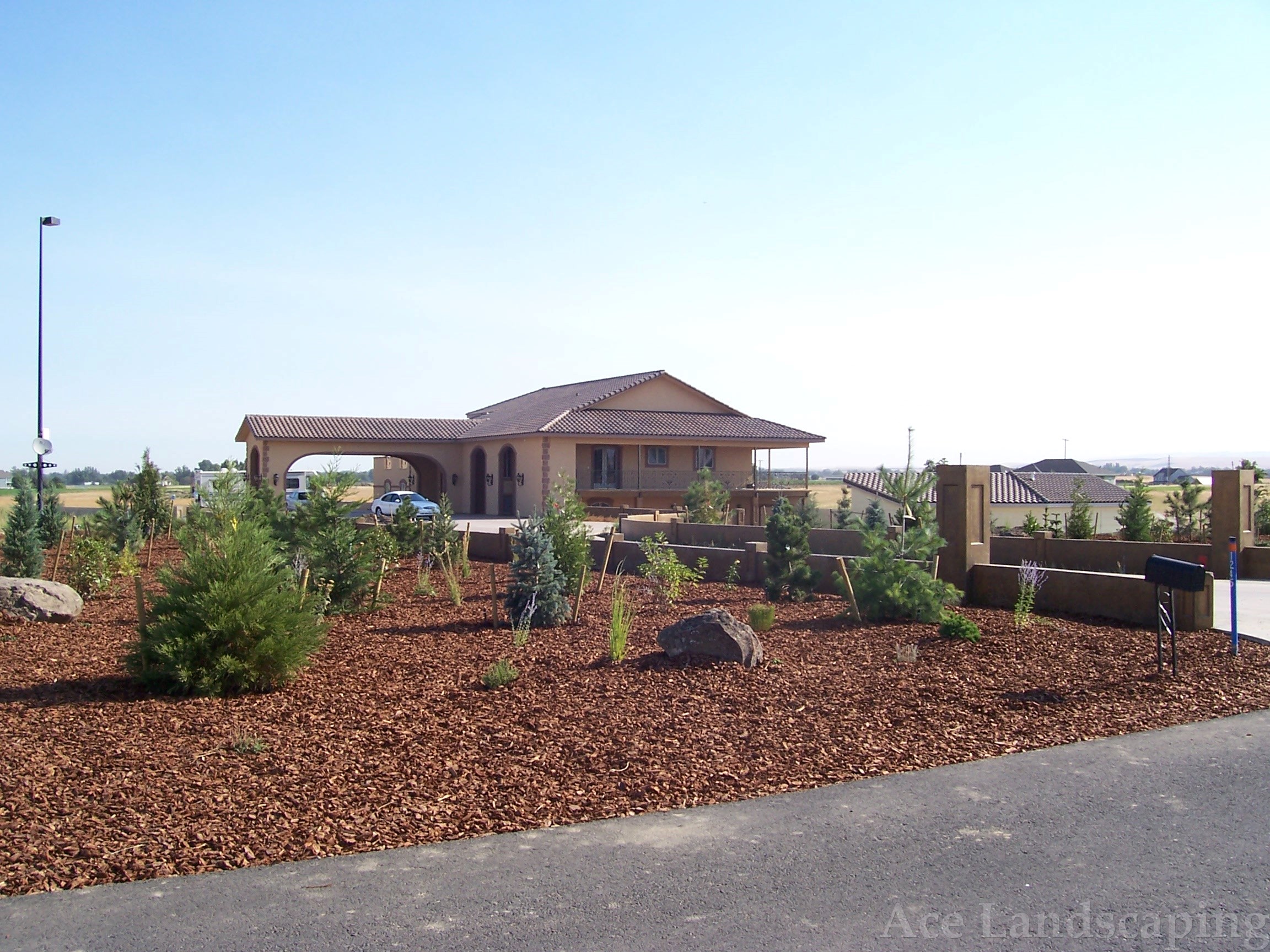 LANDSCAPE MAINTENANCE CONTRACTOR Full Lawn/Yard/Garden Services