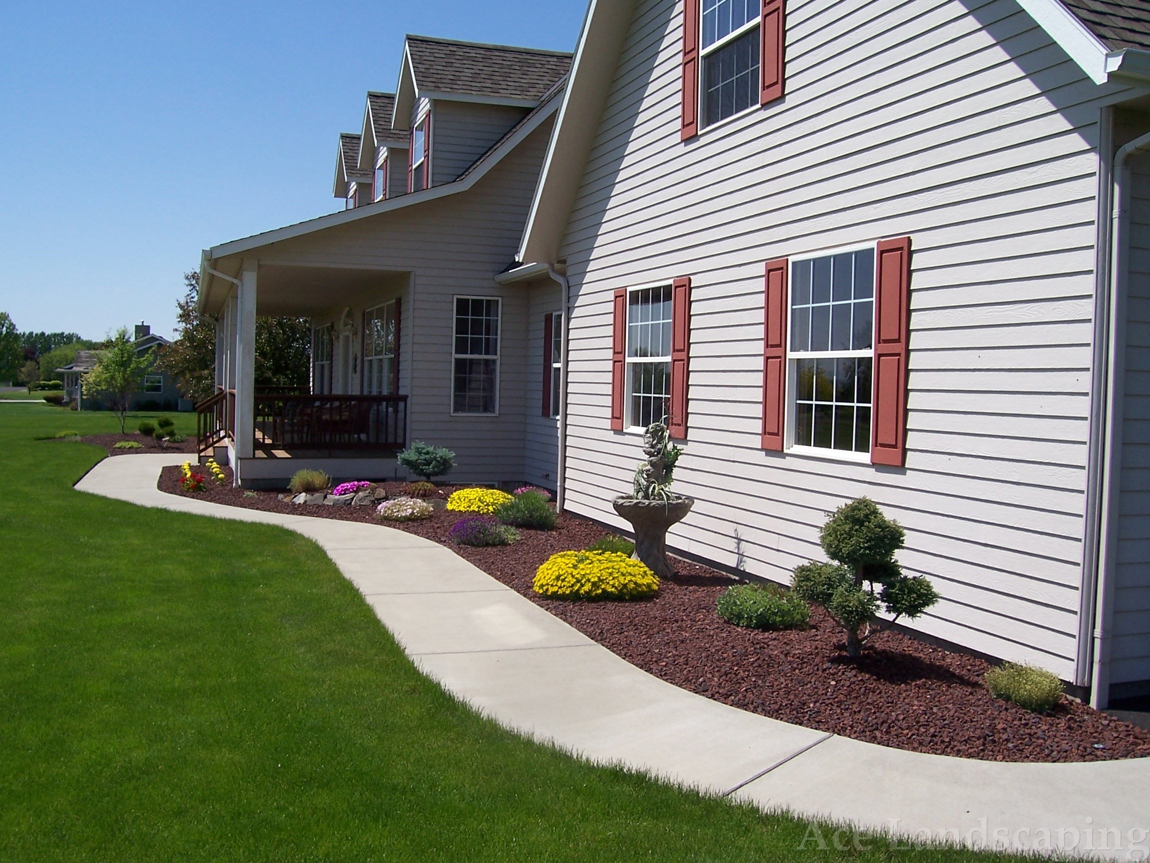 LANDSCAPE MAINTENANCE CONTRACTOR Full Lawn/Yard/Garden Services