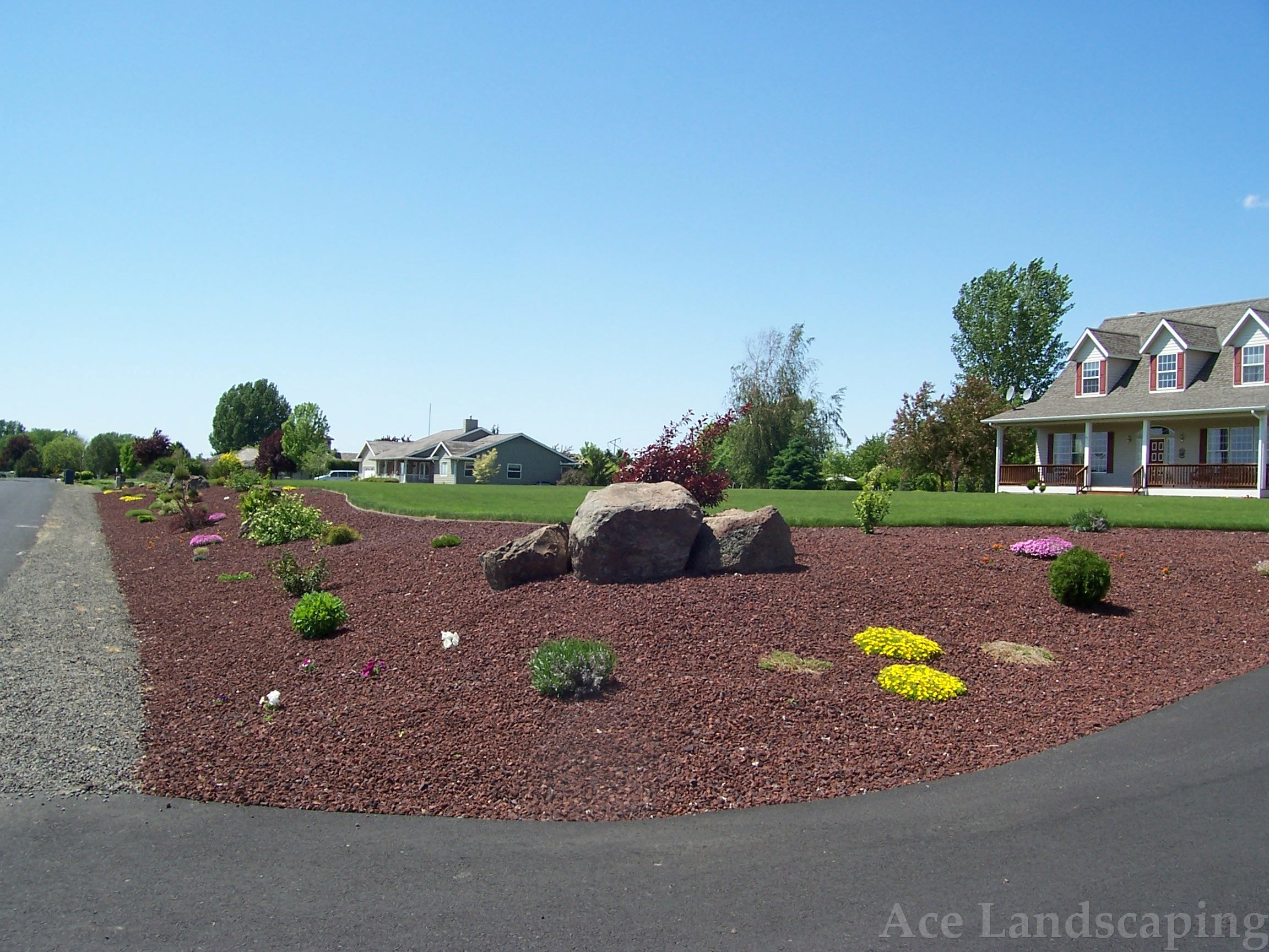 LANDSCAPE MAINTENANCE CONTRACTOR Full Lawn/Yard/Garden Services